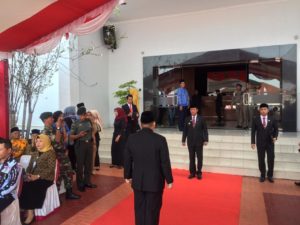 Upacara Ziarah dan Tabur Bunga di Makam Taman Pahlawan