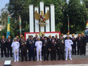 Upacara Ziarah dan Tabur Bunga di Makam Taman Pahlawan