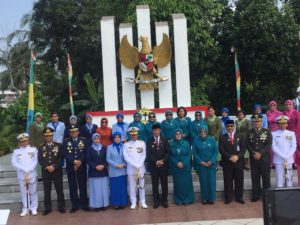 Upacara Ziarah dan Tabur Bunga di Makam Taman Pahlawan