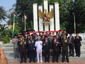 Upacara Ziarah dan Tabur Bunga di Makam Taman Pahlawan