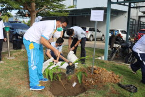 Gotong Royong dan Penanaman Pohon dalam rangka memperingati Hari Kemerdekaan RI Ke-75