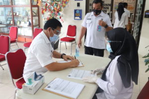 Pemeriksaan Skrining Test menggunakan RAPID TEST Bagi Pegawai BNNP KEPRI