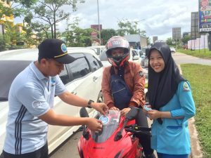 Diseminasi Informasi P4GN Kampanye Stop Narkoba Melalui Pembagian Stiker Terhadap Kenderaan Bermotor Dalam Rangka Pra HANI 2019