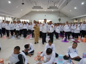PENYULUHAN BAHAYA NARKOBA DI SMK NEGERI 1 BATAM DALAM RANGKA MASA PENGENALAN LINGKUNGAN SEKOLAH (MPLS) PENYULUHAN BAHAYA NARKOBA DI SMK NEGERI 1 BATAM DALAM RANGKA MASA PENGENALAN LINGKUNGAN SEKOLAH (MPLS)