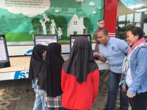 Sosialisasi bahaya penyalahgunaan narkoba melalui Bus Pencegahan BNNP Kepri dalam rangka Public Day Tahun 2019 di Kota Batam