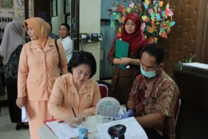 BADAN NARKOTIKA NASIONAL PROVINSI KEPULAUAN RIAU BERSAMA DWP BNNP KEPRI DONOR DARAH BERSAMA DALAM RANGKA MEMPERINGATI HARI IBU