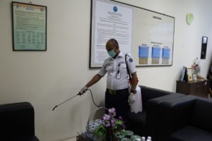 Penyemprotan Disinfectant Antisipasi Penyebaran COVID-19 di BNNP KEPRI