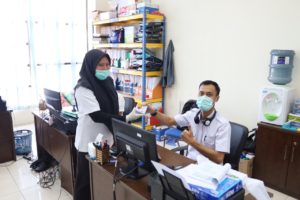 Pencegahan Penyebaran COVID-19 di BNNP KEPRI (Pembagian Vitamin)