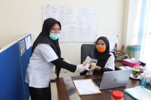 Pencegahan Penyebaran COVID-19 di BNNP KEPRI (Pembagian Vitamin)