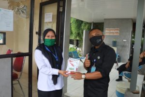 Pencegahan Penyebaran COVID-19 di BNNP KEPRI (Pembagian Masker BNNP KEPRI)