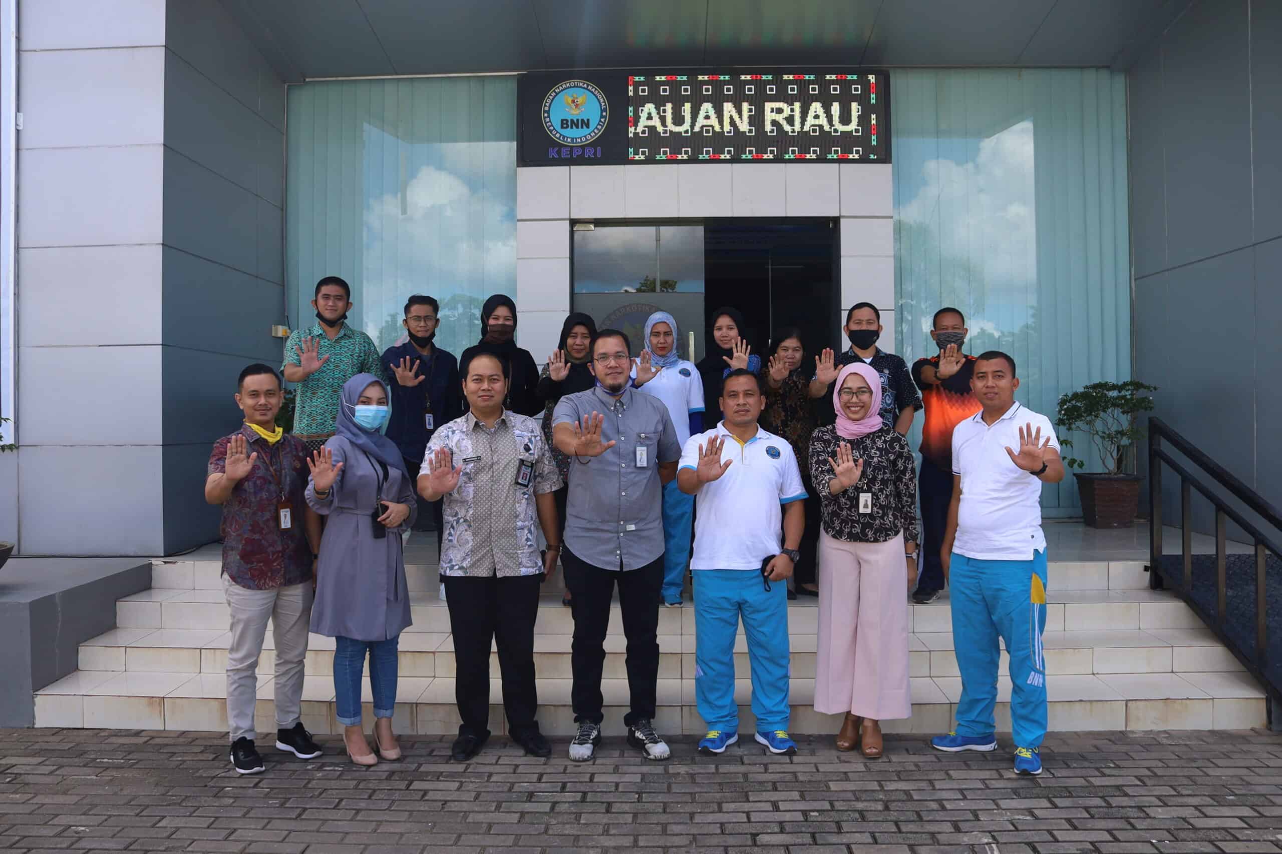 Sosialisasi Penawaran Jasa dan Layanan dari Bank BTN Syariah ke BNNP KEPRI Sosialisasi Penawaran Jasa dan Layanan dari Bank BTN Syariah ke BNNP KEPRI