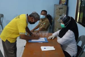 Tes Urine dalam rangka deteksi dini di Lingkungan Masyarakat Kelurahan Sambau