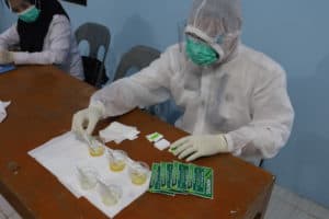 Tes Urine dalam rangka deteksi dini di Lingkungan Masyarakat Kelurahan Sambau