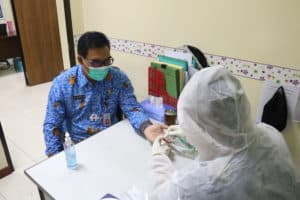 Pemeriksaan Skrining Test menggunakan RAPID TEST