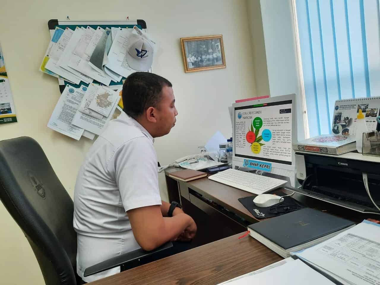 Sosialisasi Narkoba pada SMAN 3 Batam Sosialisasi Narkoba pada SMAN 3 Batam