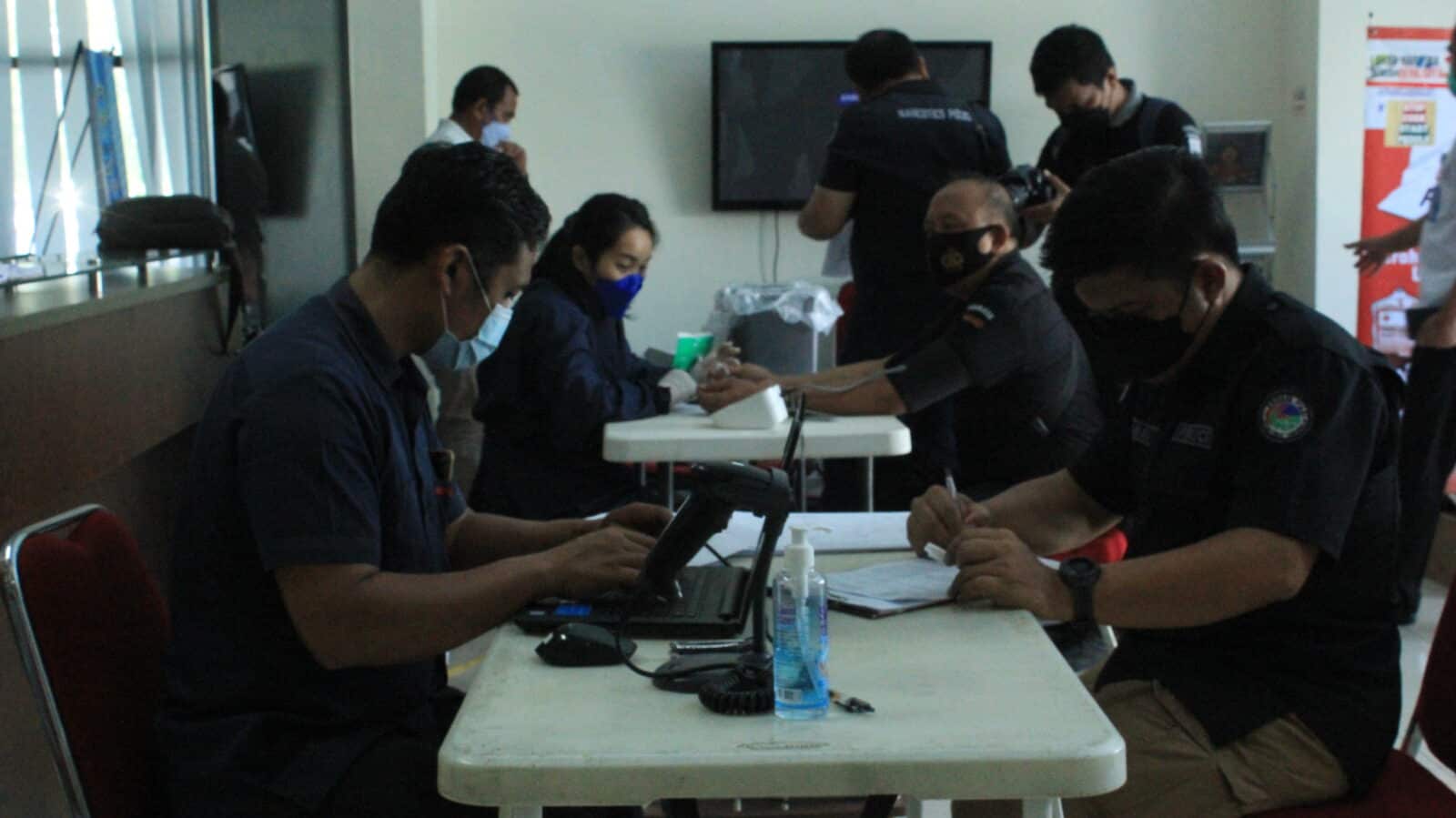 Pegawai BNNP Kepulauan Riau Laksanakan Donor Darah Pegawai BNNP Kepulauan Riau Laksanakan Donor Darah