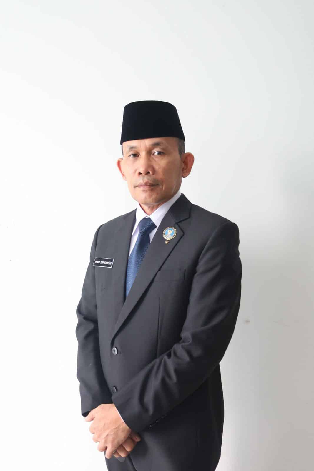 Drs. Henry Parlinggoman Simanjuntak, MM (2021-2024) Drs. Henry Parlinggoman Simanjuntak, MM (2021-Sekarang)