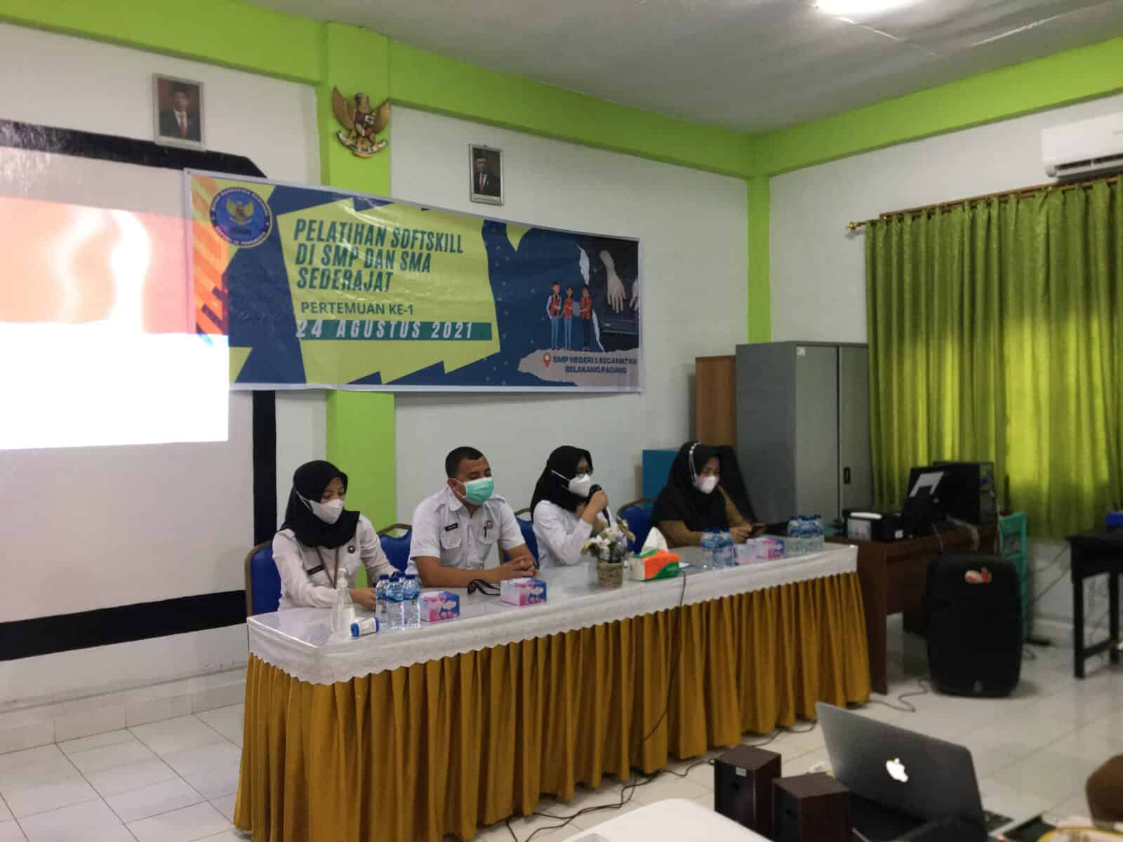 Pelatihan Pengembangan Softskill di SMP Negeri 1 Batam (Pertemuan Ke-1) Pelatihan Pengembangan Softskill di SMP Negeri 1 Batam (Pertemuan Ke-1)