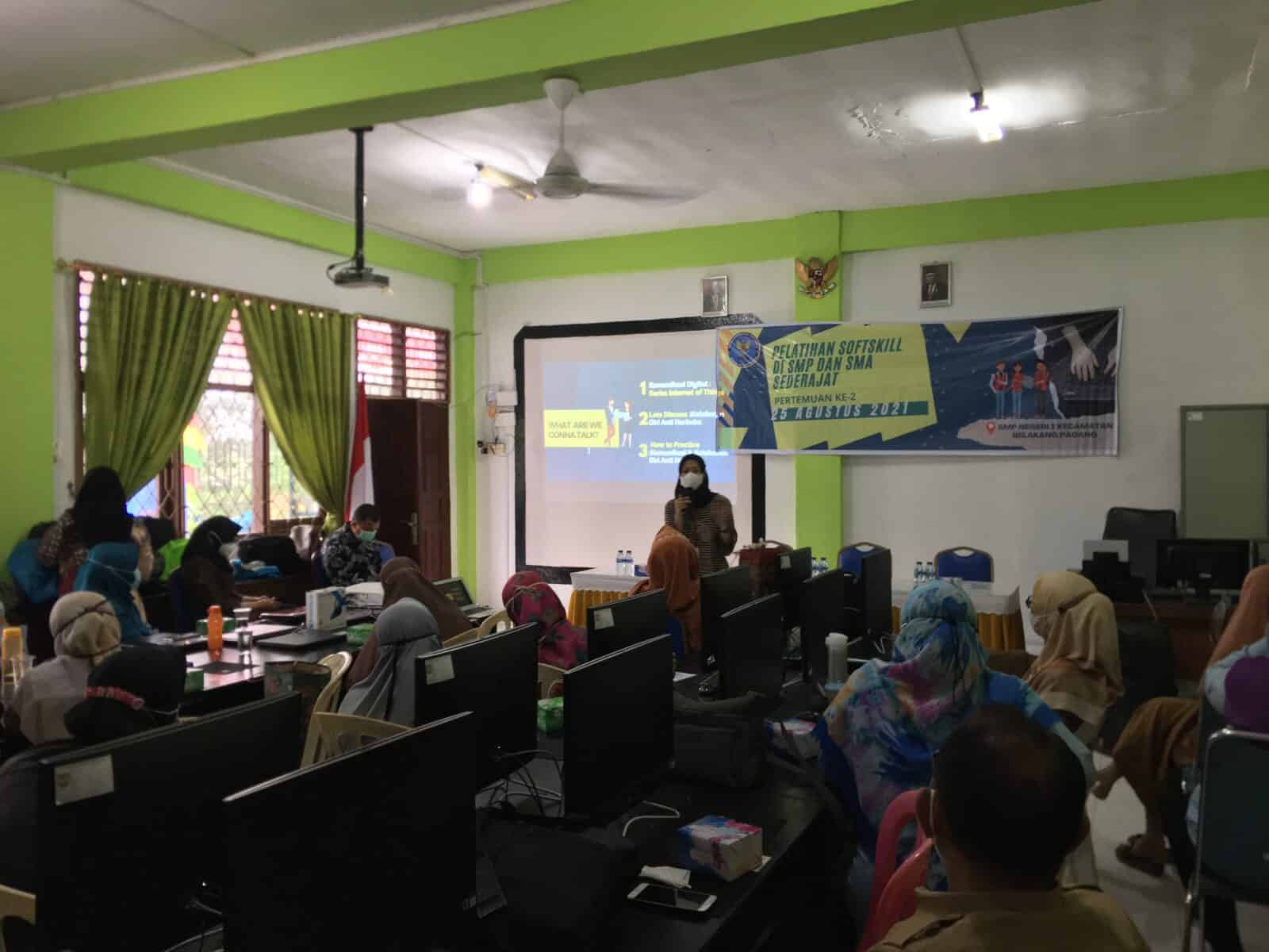 Pelatihan Pengembangan Softskill di SMP Negeri 1 Batam (Pertemuan Ke-2) Pelatihan Pengembangan Softskill di SMP Negeri 1 Batam (Pertemuan Ke-2)