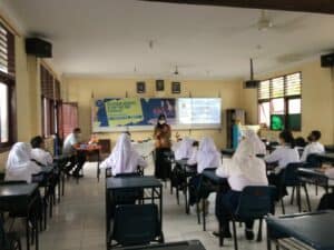 Pelatihan Pengembangan Softskill di SMP Negeri 1 Batam (Pertemuan Ke-3)