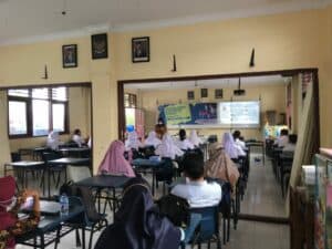 Pelatihan Pengembangan Softskill di SMP Negeri 1 Batam (Pertemuan Ke-3)
