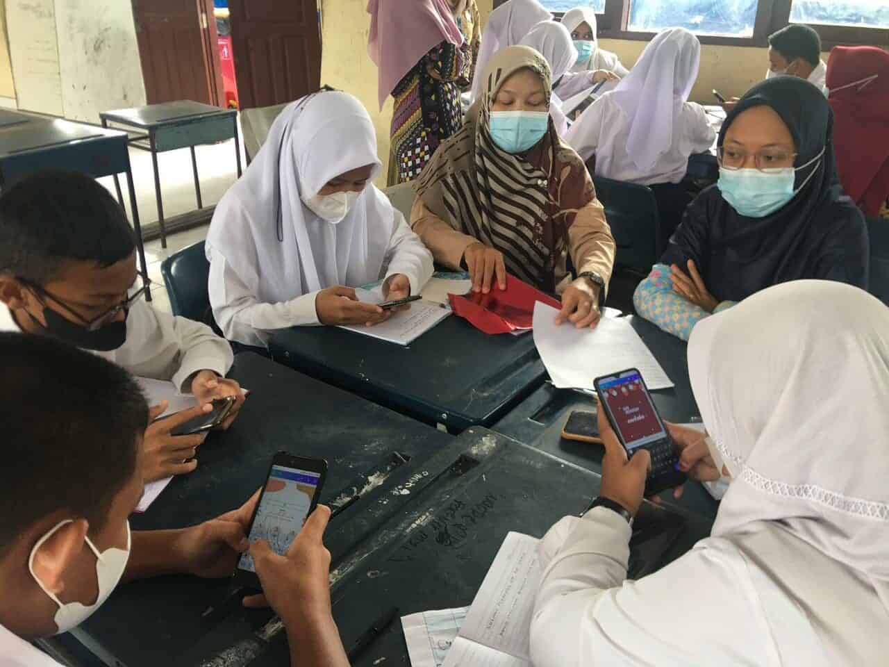 Pelatihan Pengembangan Softskill di SMP Negeri 1 Batam (Pertemuan Ke-3) Pelatihan Pengembangan Softskill di SMP Negeri 1 Batam (Pertemuan Ke-3)
