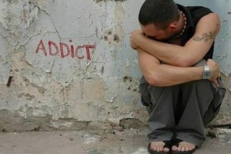 Bagaimana Faktor Lingkungan Masyarakat Dapat Menyebabkan Kondisi Relapse Pada Mantan Pecandu Narkoba Bagaimana Faktor Lingkungan Masyarakat Dapat Menyebabkan Kondisi Relapse Pada Mantan Pecandu Narkoba
