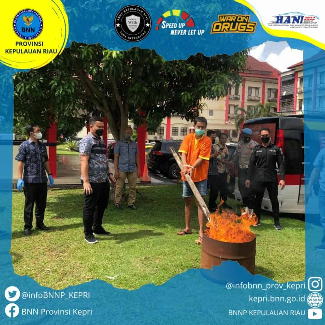 Menghadiri Undangan Pemusnahan Barang Bukti di Kantor POLDA KEPRI Menghadiri Undangan Pemusnahan Barang Bukti di Kantor POLDA KEPRI