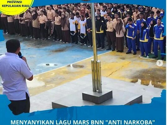 Gema Mars BNN "Anti Narkoba" Dalam rangka Gema Anti Narkotika di SMKN 7 Batam mars BNN “Anti Narkoba” Dalam rangka Gema Anti Narkotika di SMKN 7 Batam