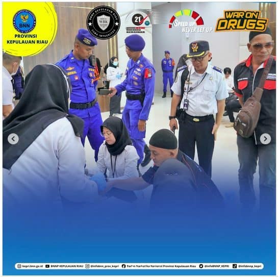 Kegiatan Deteksi Dini Penyalahgunaan Narkoba melalui Tes Urine dan Razia Gabungan Operasi Ketupat Seligi 2023 di Pelabuhan Domestik Sekupang Batam Kegiatan Deteksi Dini Penyalahgunaan Narkoba melalui Tes Urine dan Razia Gabungan Operasi Ketupat Seligi 2023 di Pelabuhan Domestik Sekupang Batam