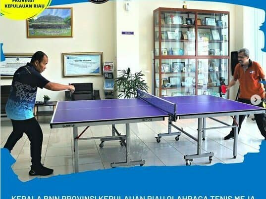 Kepala BNNP Kepri dan Kepala RRI Olahraga Tenis Meja Bersama