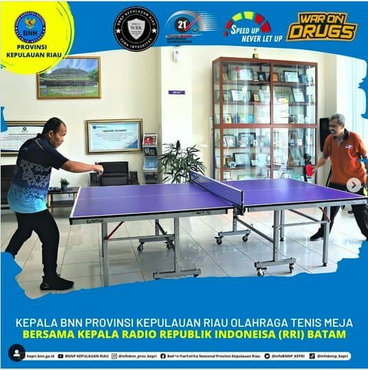 Kepala BNNP Kepri dan Kepala RRI Olahraga Tenis Meja Bersama Kepala BNNP Kepri dan Kepala RRI Olahraga Tenis Meja Bersama