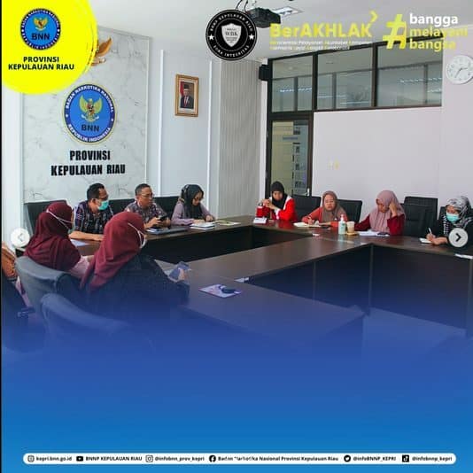 RAPAT BERSAMA PETUGAS KEARSIPAN BNNP KEPRI DALAM RANGKA PEMUSNAHAN ARSIP epala BNNP KEPRI Menghadiri Acara Kunjungan Kerja WAKAPOLRI di POLDA KEPRI Dalam Kegiatan Bakti Sosial dan Bakti Kesehatan Polri Presisi Untuk Negeri