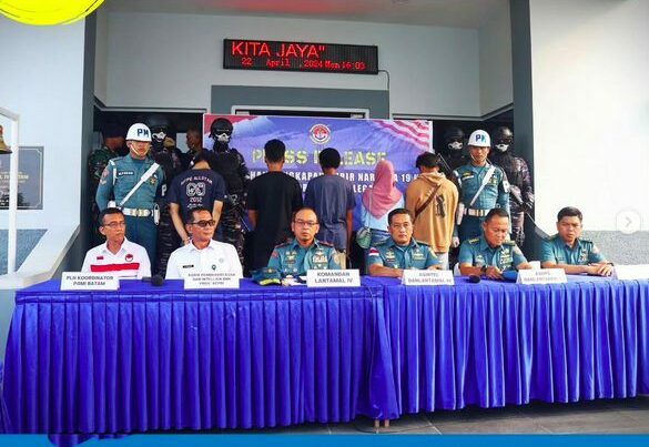 DANLANTAMAL IV BATAM LIMPAHKAN KASUS TINDAK PIDANA NARKOTIKA KE BNNP KEPRI DENGAN BARANG BUKTI 19 KG SABU DANLANTAMAL IV BATAM LIMPAHKAN KASUS TINDAK PIDANA NARKOTIKA KE BNNP KEPRI DENGAN BARANG BUKTI 19 KG SABU