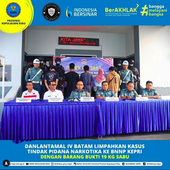 DANLANTAMAL IV BATAM LIMPAHKAN KASUS TINDAK PIDANA NARKOTIKA KE BNNP KEPRI DENGAN BARANG BUKTI 19 KG SABU DANLANTAMAL IV BATAM LIMPAHKAN KASUS TINDAK PIDANA NARKOTIKA KE BNNP KEPRI DENGAN BARANG BUKTI 19 KG SABU