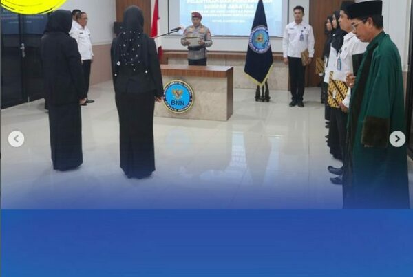 KEPALA BNNP KEPRI PIMPIN UPACARA PELANTIKAN DAN PENGAMBILAN SUMPAH JABATAN KENAIKAN JENJANG JABATAN FUNGSIONAL DI LINGKUNGAN BNNP KEPRI